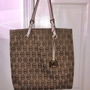 ✨Michael Kors ✨MK Emblem Bag
